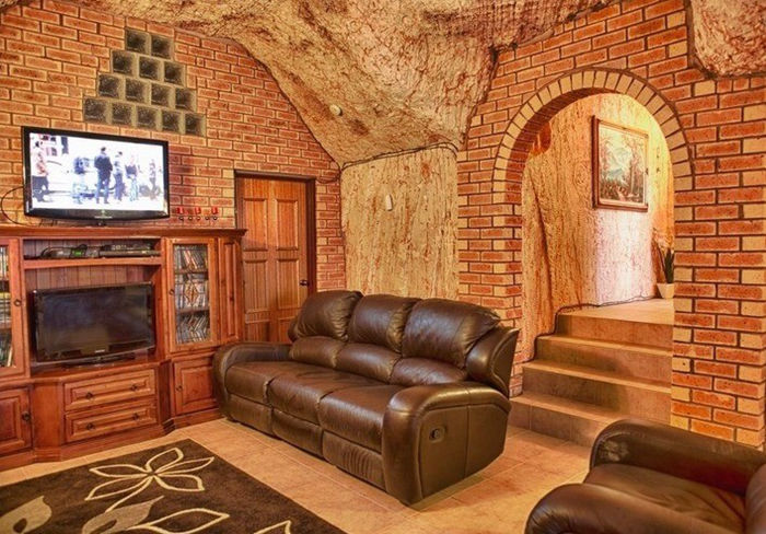 世界上唯一真实存在的地下城,澳大利亚居住在地下的小镇--置顶表情